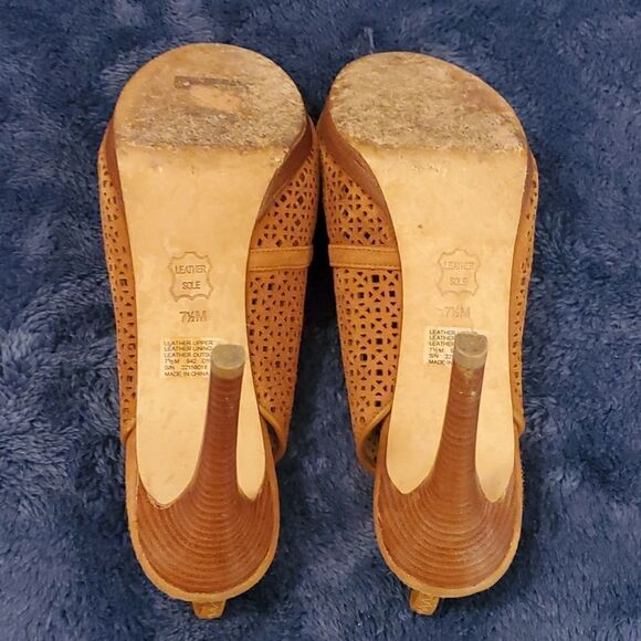 Tory Burch Heels 7.5M  - Picture 6 of 10